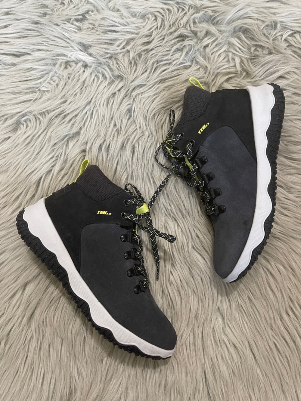 L.L. Bean kids alpine boots